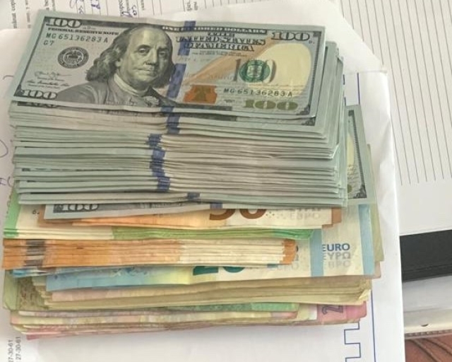 One Person Detained and Five Investigated at Liberty in a Case on Smuggling with More Than 200,000 Cigarettes