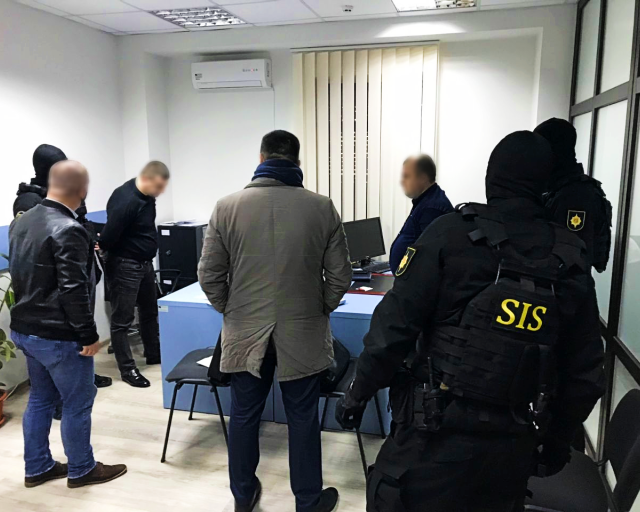 8000 lei, estorcați de la o mamă cu mulți copii