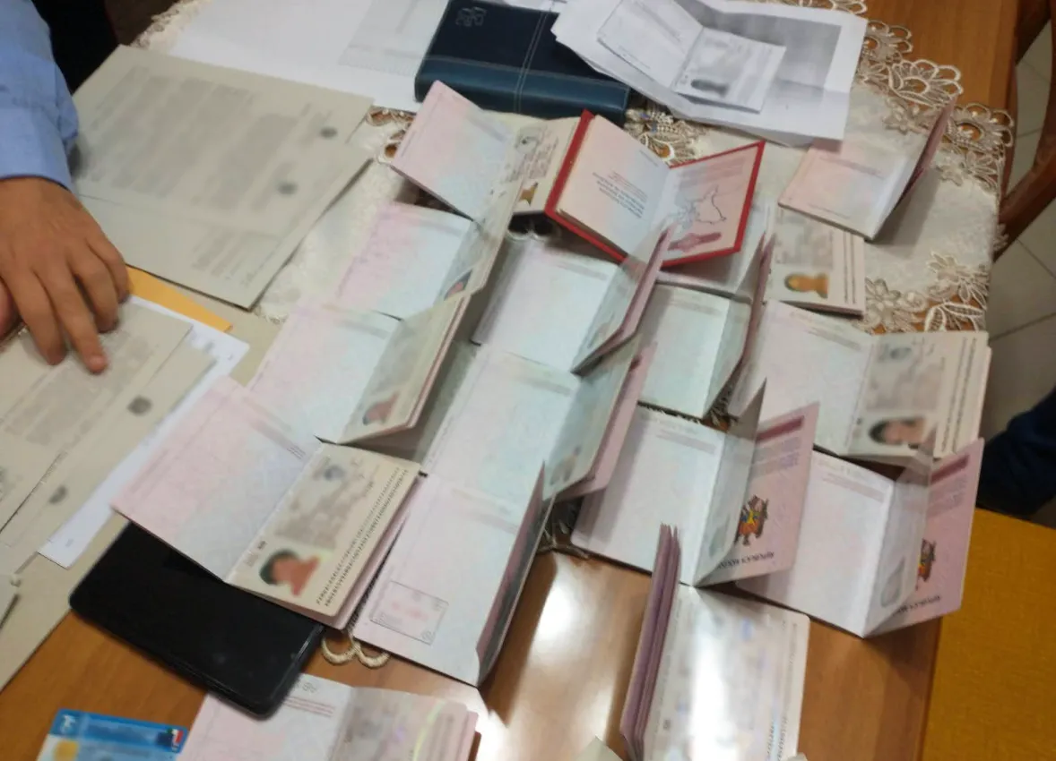 Grupare criminală transfrontalieră specializată în trafic de ființe umane, destructurată în urma unei operațiuni moldo-italiene